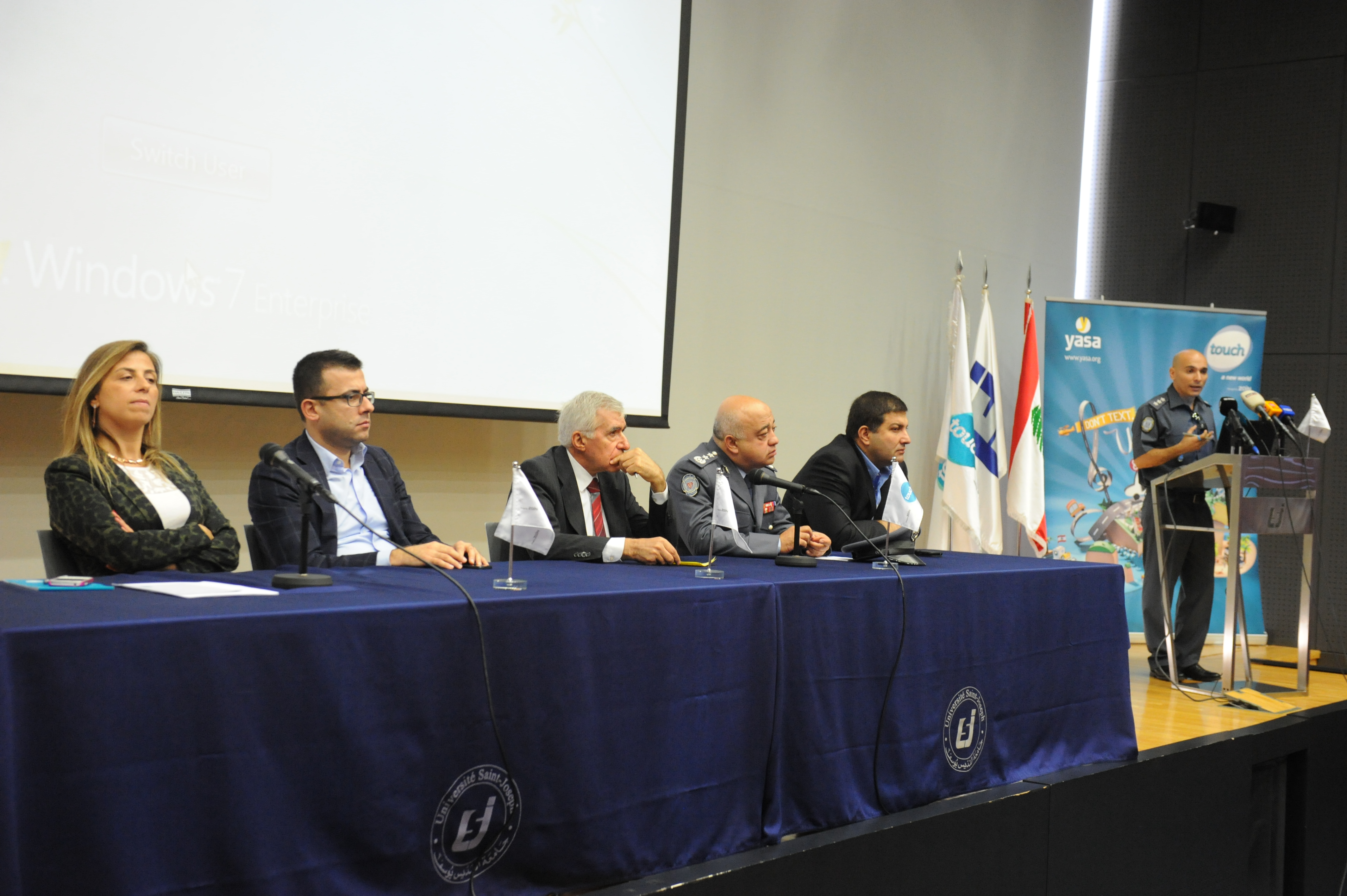 touch and YASA organize a conference on distracted driving